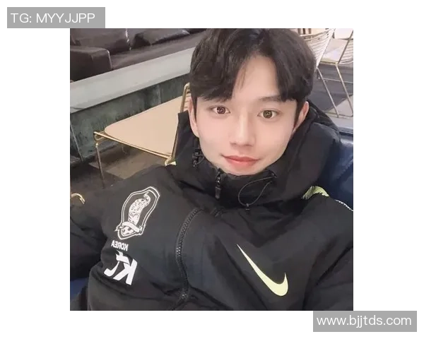 韩国足球明星颜值巅峰揭秘谁是最帅的球场风云人物 韩国足球明星颜值巅峰揭秘谁是最帅的球场风云人物