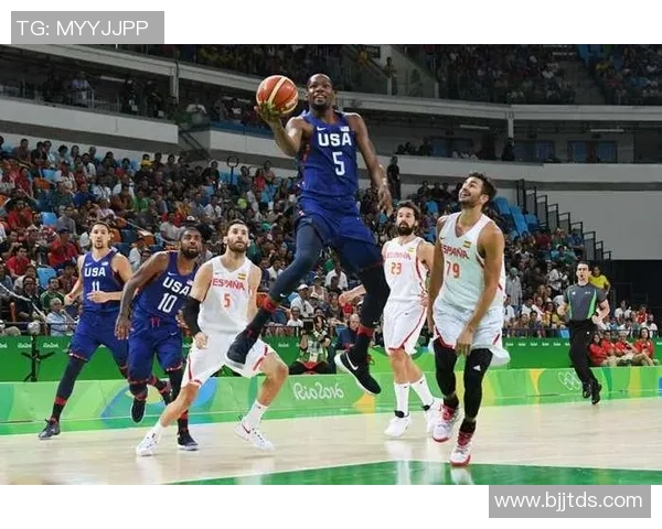 足球明星梦之队激战四方展现球技风采与团队精神的巅峰对决 足球明星梦之队激战四方展现球技风采与团队精神的巅峰对决