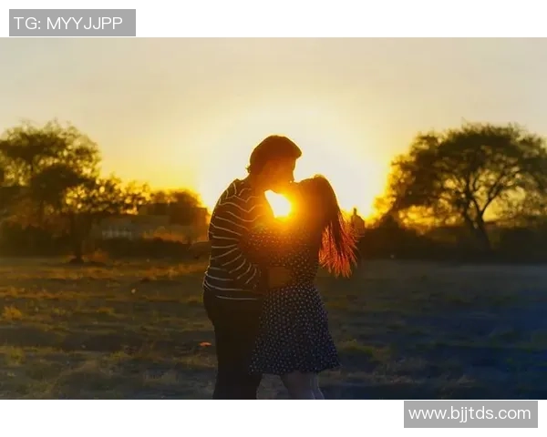 当足球巨星邂逅银幕女神爱情与梦想交织的浪漫故事