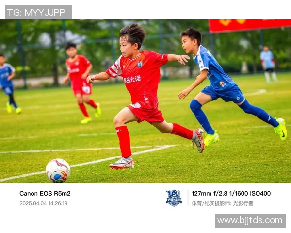 足球明星长情瞬间高清大图展现他们的热爱与奉献精神 足球明星长情瞬间高清大图展现他们的热爱与奉献精神